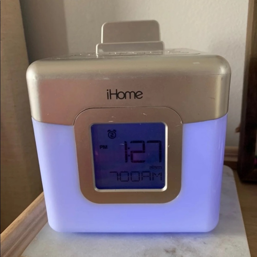 IHOME CLOCK - Picture 4 of 6